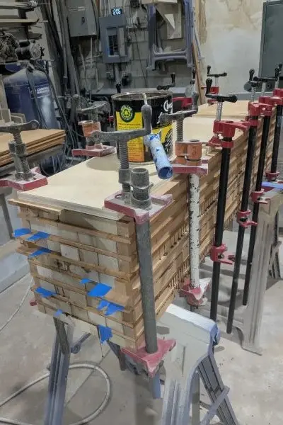 Gluing staircase treads with clamps