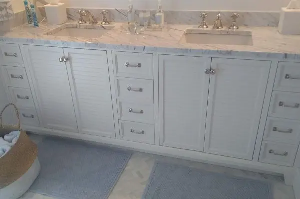 Bath vanity with louvered doors